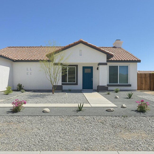 31580 Vía Pared in Thousand Palms, CA - Building Photo - Building Photo