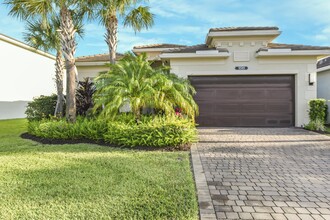 9589 Highland Pointe Pass in Delray Beach, FL - Foto de edificio - Building Photo