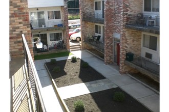 Gabel Courtyard in Downingtown, PA - Building Photo - Building Photo