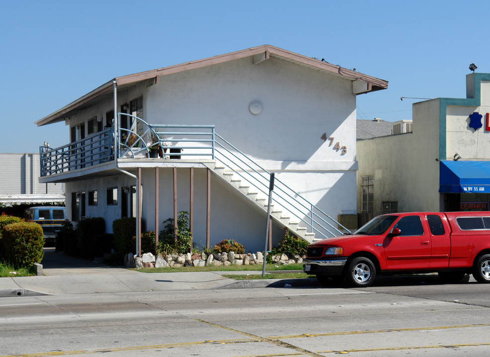 4743 W El Segundo Blvd in Hawthorne, CA - Building Photo