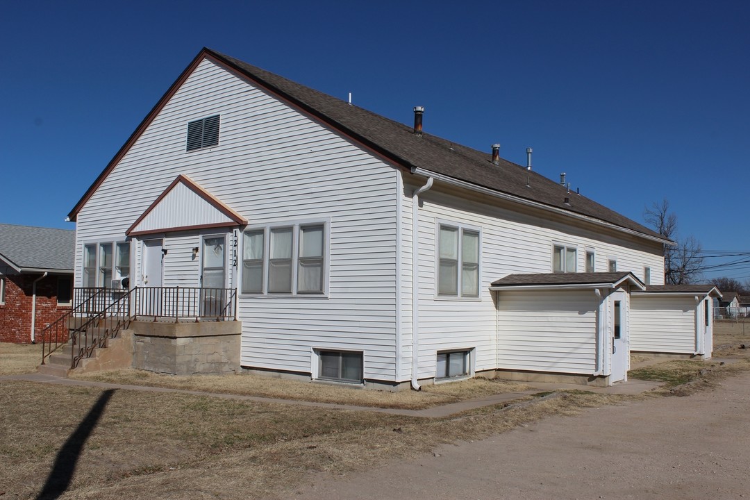 1212 N Severance St in Hutchinson, KS - Building Photo