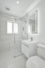 1960 SE 5th Ct in Pompano Beach, FL - Foto de edificio - Building Photo