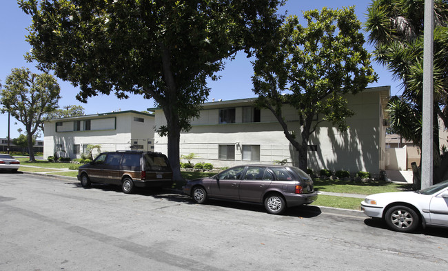 Loara Apartments in Anaheim, CA - Building Photo - Building Photo