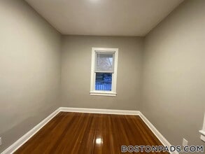 1238 Blue Hill Ave, Unit 2 in Boston, MA - Foto de edificio - Building Photo