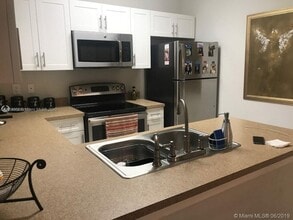 18304 NW 68th Ave in Hialeah, FL - Building Photo - Building Photo