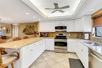 4811 S Landings Dr in Ft. Myers, FL - Foto de edificio - Building Photo