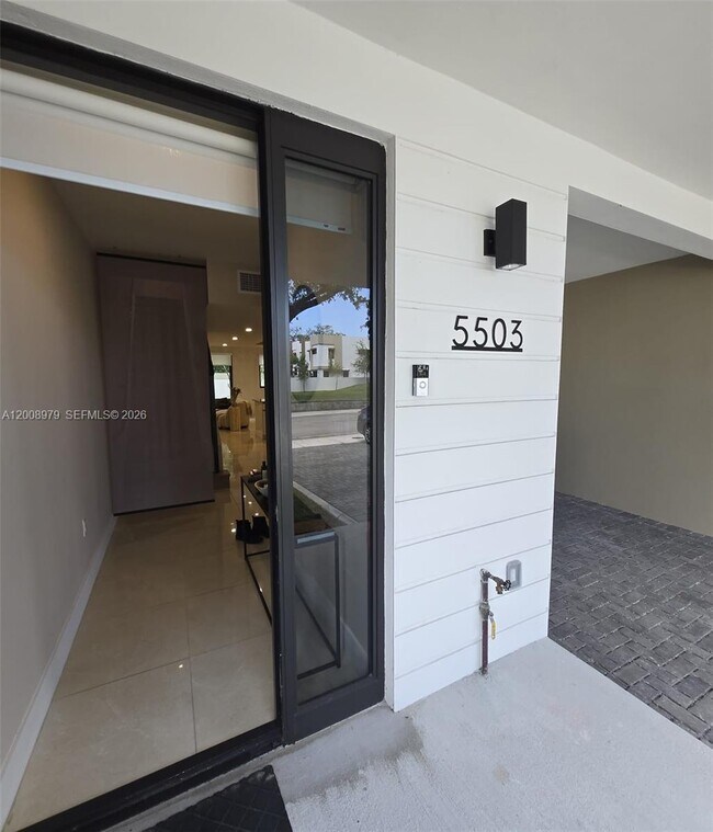 5503 W Oak Wy in Fort Lauderdale, FL - Building Photo - Building Photo