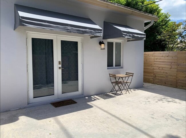 2605 SW 24th Ave in Miami, FL - Building Photo - Building Photo