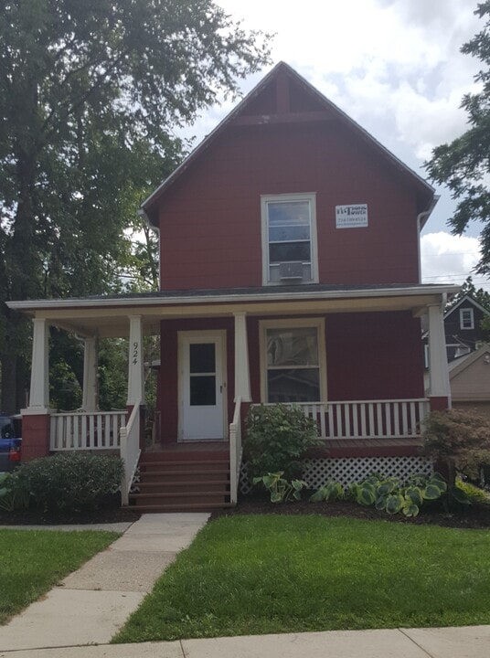 924 Sylvan Ave in Ann Arbor, MI - Building Photo