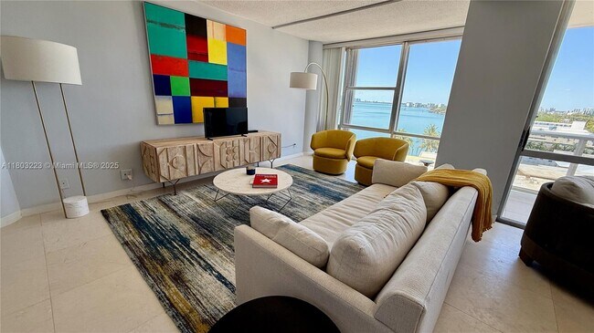 900 Bay Dr in Miami Beach, FL - Building Photo - Building Photo