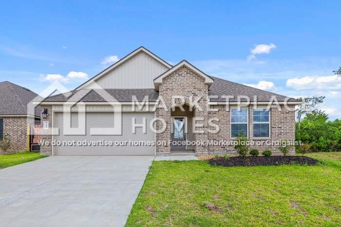 3160 N Blue Heron Dr in Lake Charles, LA - Building Photo