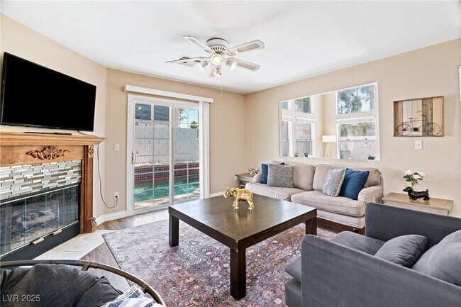 8213 Grassy Point Cir in Las Vegas, NV - Building Photo - Building Photo