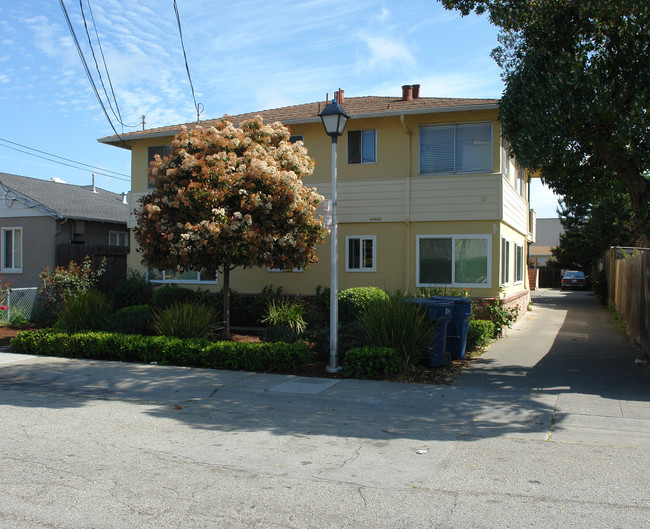 12 N Idaho St in San Mateo, CA - Foto de edificio - Building Photo