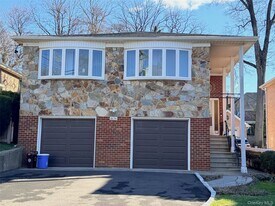 86-79 Palo Alto St in Queens, NY - Building Photo