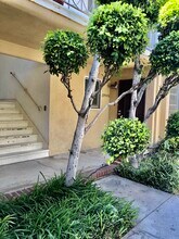 10942 Moorpark St, Unit 1 in North Hollywood, CA - Foto de edificio - Building Photo