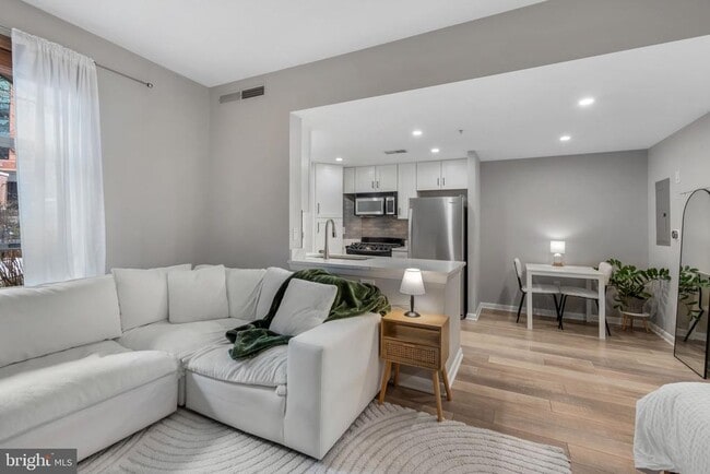 property at 1021 N Garfield St