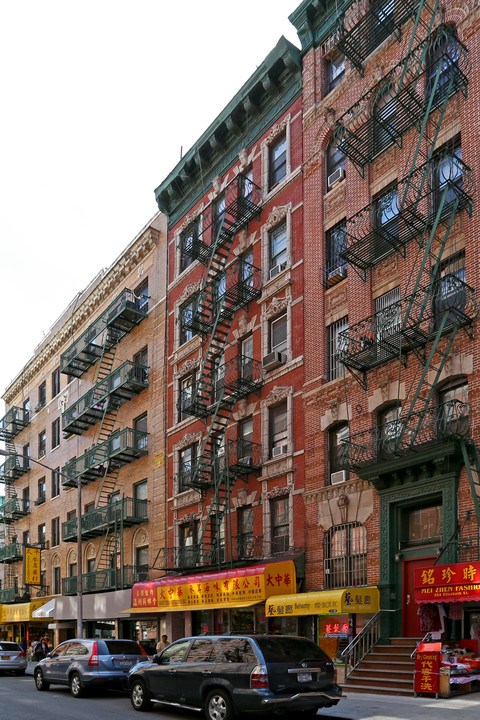 90 Elizabeth St in New York, NY - Building Photo