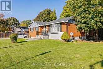 755 Drury Ln in Burlington, ON - Building Photo - Building Photo