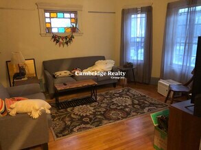 218 Harvard St, Unit 2B in Cambridge, MA - Foto de edificio - Building Photo