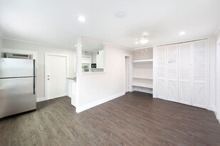 1883 Smith Dr, Unit 4 in North Palm Beach, FL - Building Photo