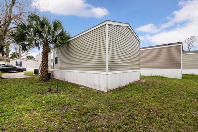 1300 Hand Ave in Ormond Beach, FL - Building Photo - Building Photo