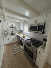 320 7th St, Unit 6 in Seal Beach, CA - Building Photo - Building Photo