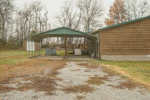 704 King Rd in Martin, TN - Building Photo