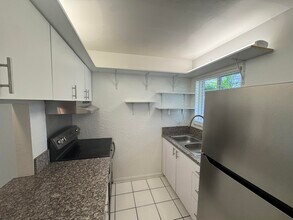 1100 S Lake Dr in Lantana, FL - Building Photo - Building Photo
