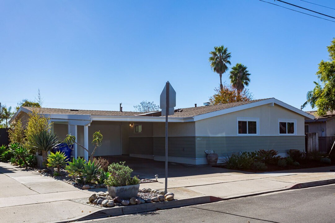 4857 Mt Ararat Dr in San Diego, CA - Building Photo