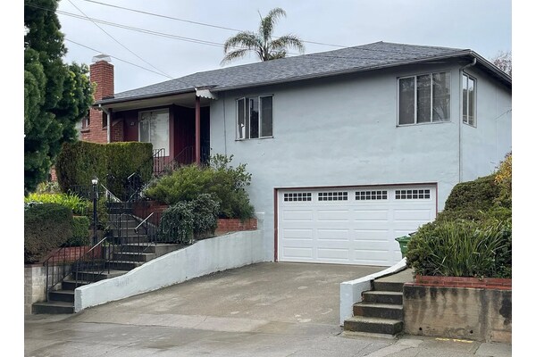4021 Fairway Ave in Oakland, CA - Building Photo