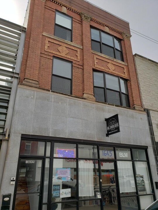 1645 W Chicago Ave in Chicago, IL - Building Photo