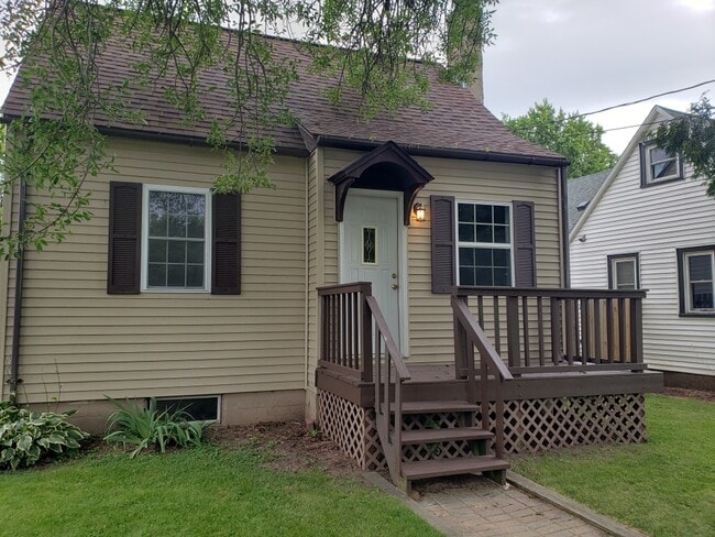 1537 S 37th St in Manitowoc, WI - Building Photo - Building Photo