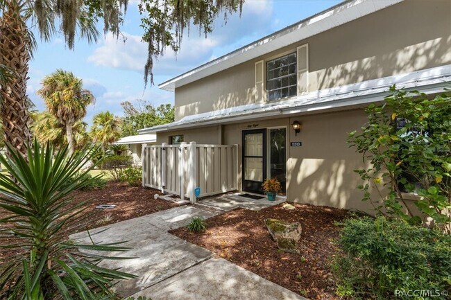 11310 W Bayshore Dr in Crystal River, FL - Building Photo - Building Photo