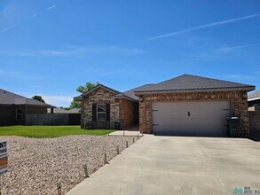 209 Almond Tree Ln in Clovis, NM - Building Photo - Building Photo