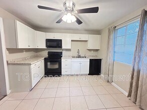 3958 Hunter Cir in Jacksonville, FL - Building Photo - Building Photo