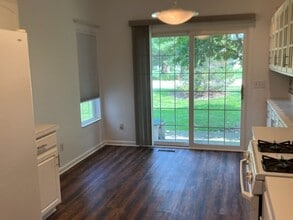 591 Azalea Cir in Northfield, OH - Building Photo - Building Photo