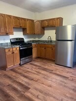 216 Elm St, Unit 2 in Everett, MA - Building Photo