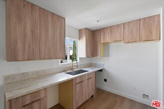 3754 1/2 Veteran Ave in Los Angeles, CA - Building Photo - Building Photo