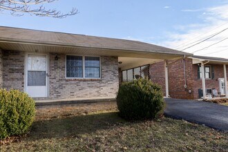 150 Bart Greene Dr in Johnson City, TN - Building Photo - Building Photo