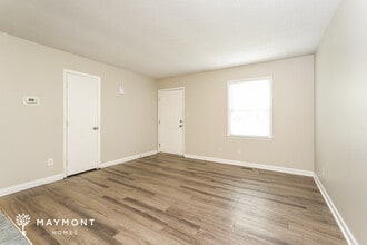 2010 Glenside Dr in Greensboro, NC - Building Photo - Building Photo