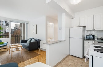 1033 Haro St in Vancouver, BC - Building Photo - Building Photo