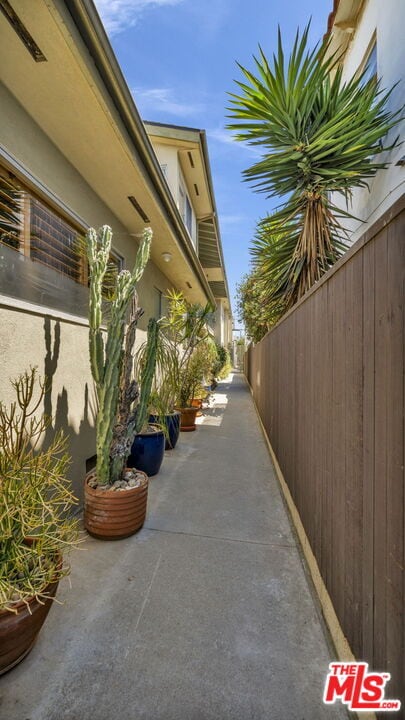 833 9th St in Santa Monica, CA - Foto de edificio - Building Photo
