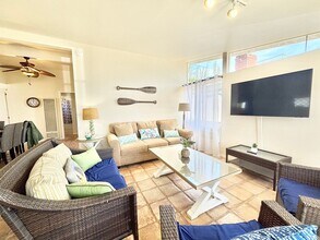 207 Rossmore Dr in Oxnard, CA - Building Photo - Building Photo