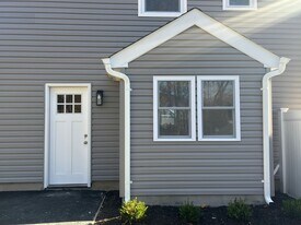 26 Hanover Pl in Smithtown, NY - Building Photo