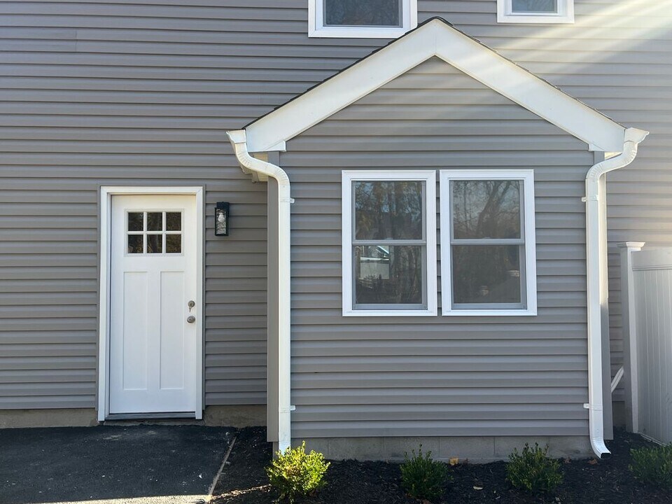 26 Hanover Pl in Smithtown, NY - Building Photo