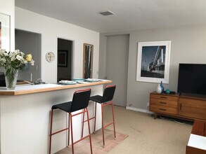 345 Amalfi Dr, Unit Studio A in Santa Monica, CA - Building Photo - Building Photo