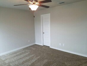 160 Lakeview Ct in Kyle, TX - Building Photo - Building Photo