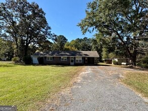 606 Viewpoint Dr in Jackson, GA - Building Photo - Building Photo