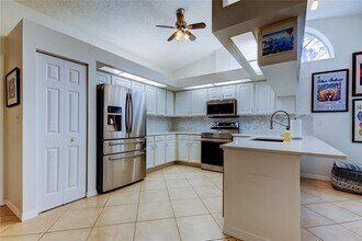 4967 162nd Ave N in Clearwater, FL - Foto de edificio - Building Photo