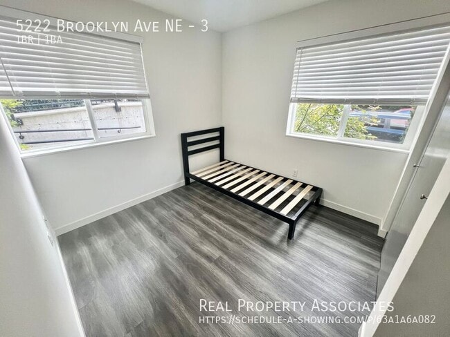 5222 Brooklyn Ave NE in Seattle, WA - Building Photo - Building Photo